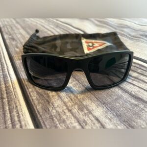 Men’s Oakley Fuel Cell OO9096-29 sunglassess